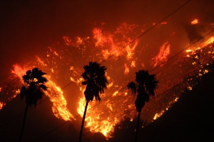 Incendiu devastator in sudul Californiei