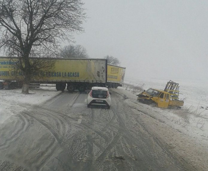 Drumuri inchise in Romania, din cauza codului portocaliu de ninsori
